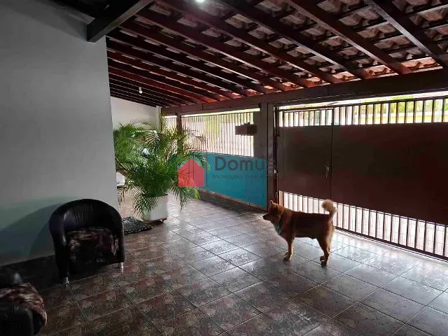 Casa com 300m² 3 quartos e 2 banheiros, à venda, no bairro Crispim em Pindamonhangaba