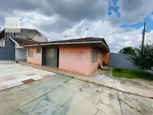 Casa com 240m² 3 quartos e 1 banheiro, à venda, no bairro Pinheirinho em Curitiba