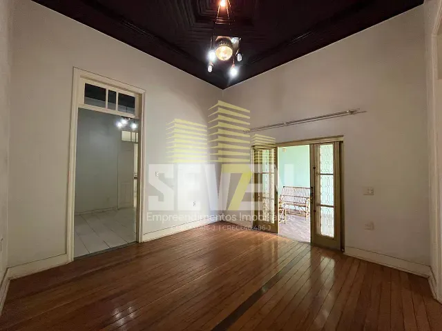 Casa 3 quartos e 4 banheiros, à venda, no bairro Centro em Bauru