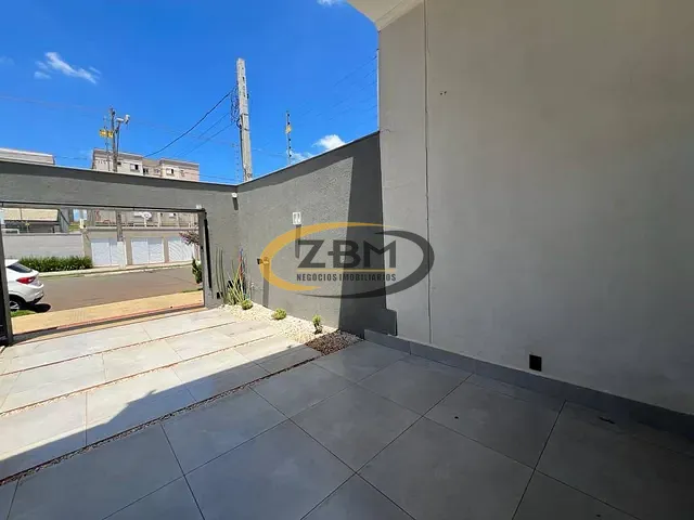 Casa 3 quartos e 2 banheiros, à venda, no bairro Colinas em Londrina