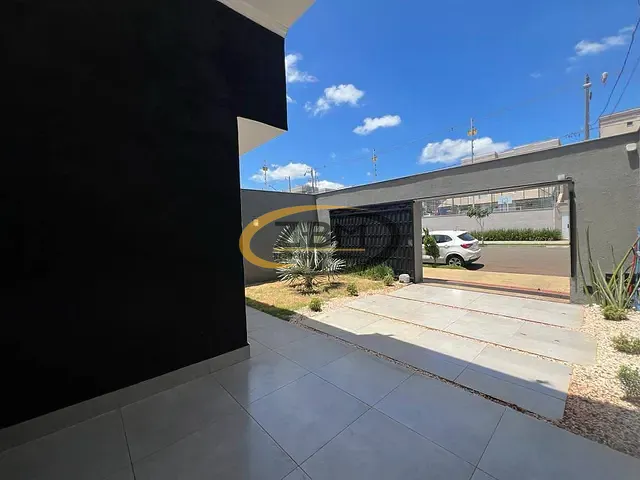 Casa 3 quartos e 2 banheiros, à venda, no bairro Colinas em Londrina