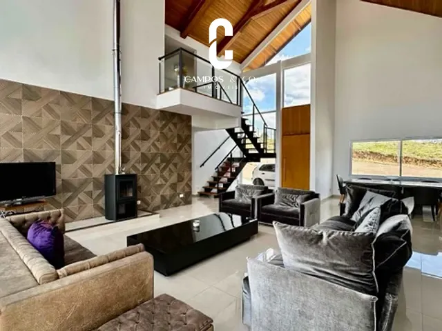 Casa com 1104m² 4 quartos e 5 banheiros, à venda, no bairro Alto do Capivari em Campos do Jordão