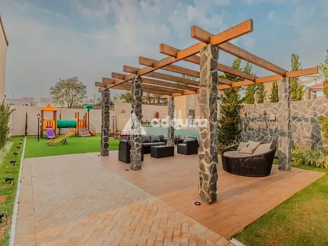 Casa com 146m² 3 quartos e 2 banheiros, à venda, no bairro Colônia Dona Luíza em Ponta Grossa