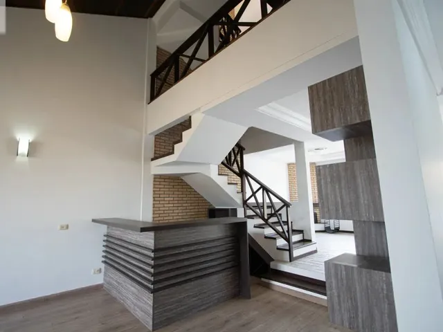 Casa com 576m² 4 quartos e 7 banheiros, à venda, no bairro Bacacheri em Curitiba