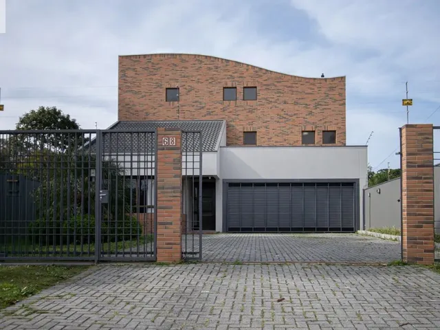 Casa com 576m² 4 quartos e 7 banheiros, à venda, no bairro Bacacheri em Curitiba