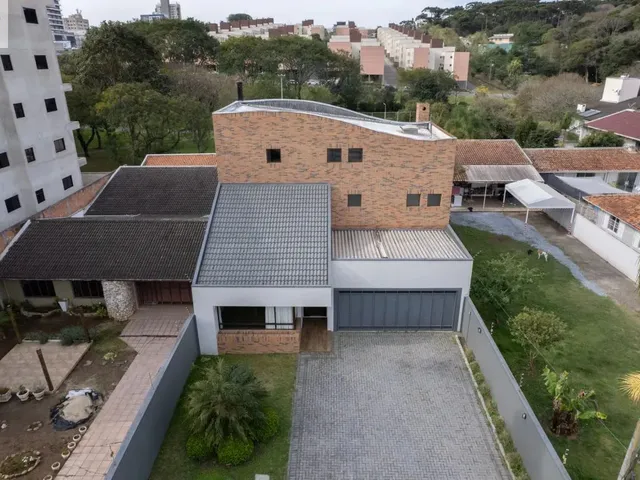 Casa com 576m² 4 quartos e 7 banheiros, à venda, no bairro Bacacheri em Curitiba