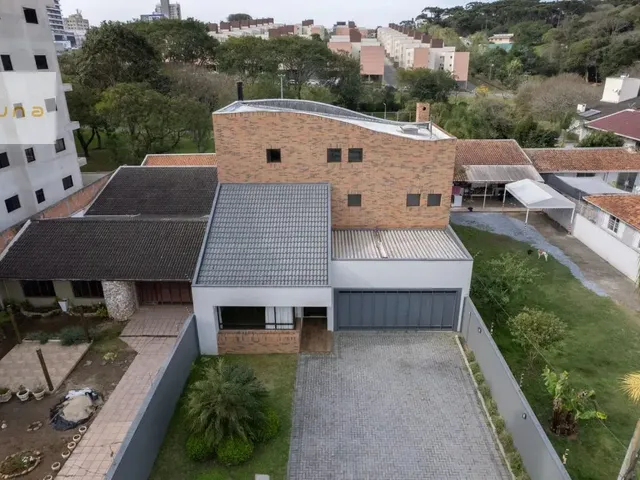 Casa com 576m² 4 quartos e 5 banheiros, à venda, no bairro Bacacheri em Curitiba