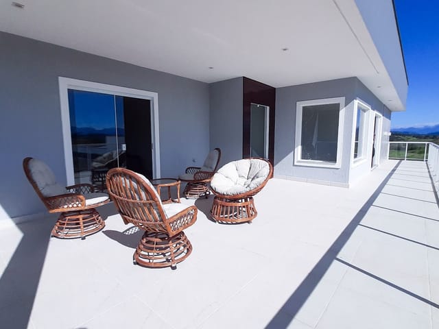 Casa com 403m² 4 quartos e 4 banheiros, à venda, no bairro Vale dos Cristais em Macaé