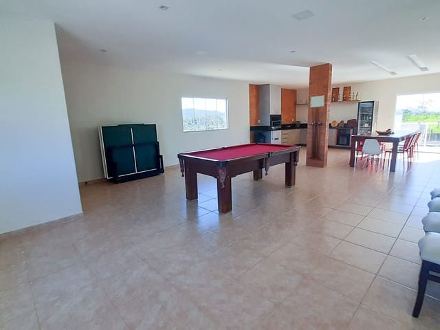 Casa com 403m² 4 quartos e 4 banheiros, à venda, no bairro Vale dos Cristais em Macaé
