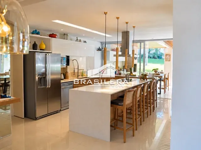 Casa com 1100m² 4 quartos e 6 banheiros, à venda, no bairro Jardins Paris em Goiânia