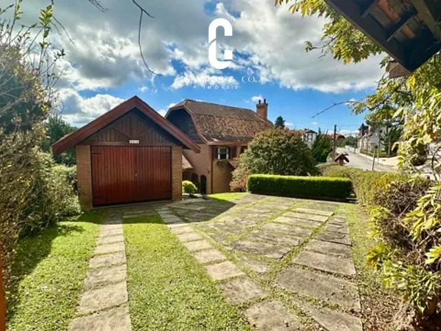 Casa com 813m² 4 quartos e 4 banheiros, à venda, no bairro Vila Capivari em Campos do Jordão