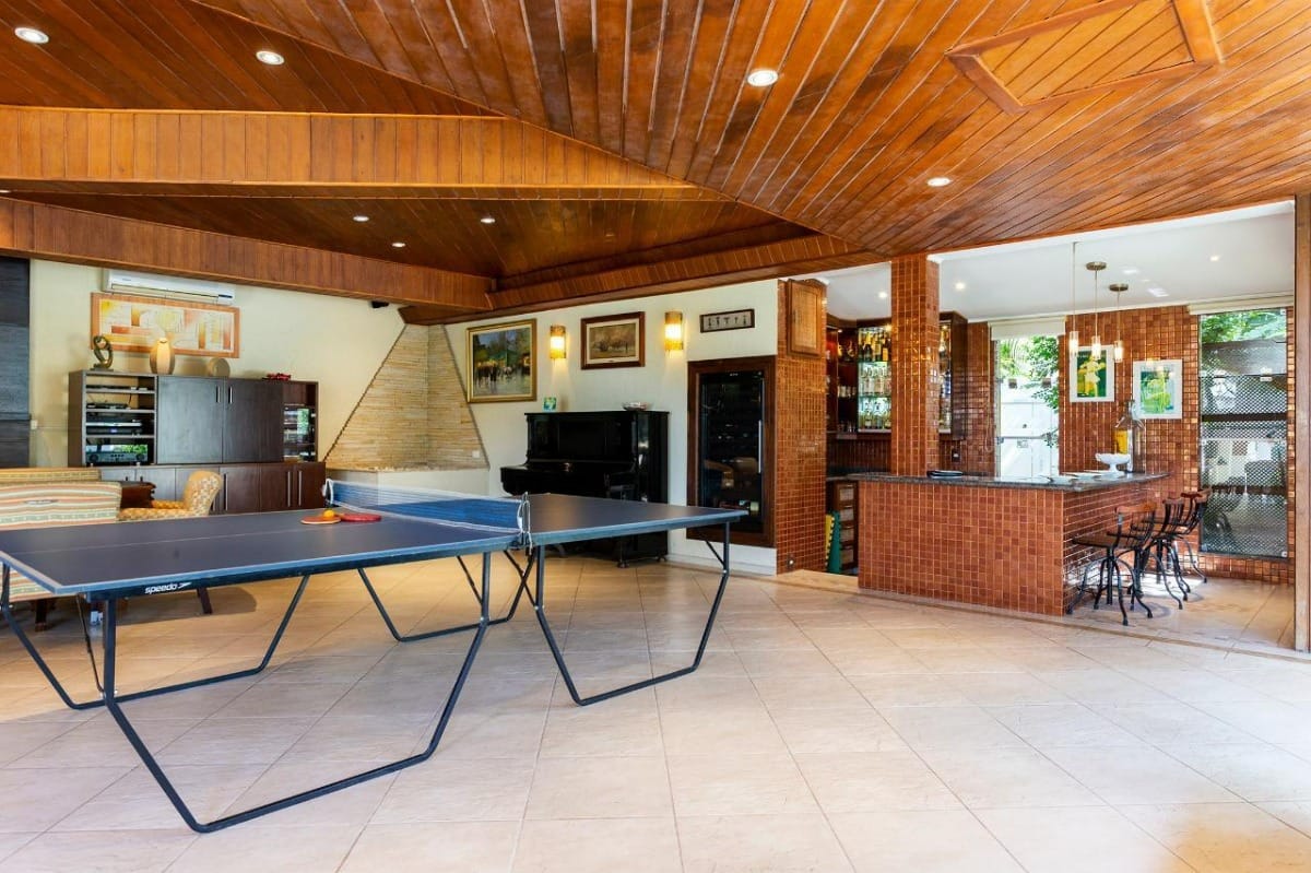 Casa em condomínio para venda e locação com 5 quartos, sendo 5 suítes, 953m²
