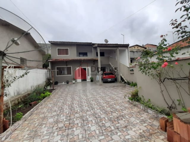 Casa com 253m², à venda, no bairro Triângulo em Pindamonhangaba