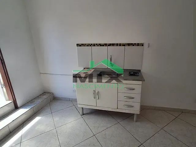 Casa com 35m² 1 quarto e 1 banheiro, para alugar, no bairro Paulicéia em São Bernardo do Campo