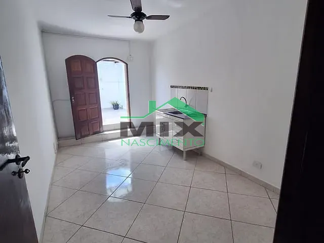 Casa com 35m² 1 quarto e 1 banheiro, para alugar, no bairro Paulicéia em São Bernardo do Campo