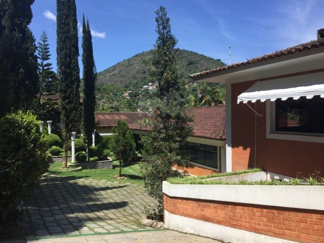 Casa com 5477m², à venda, no bairro Quitandinha em Petrópolis