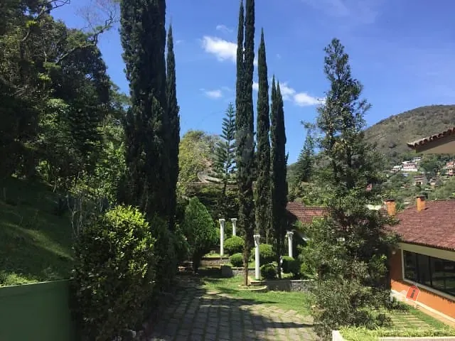 Casa com 5477m², à venda, no bairro Quitandinha em Petrópolis