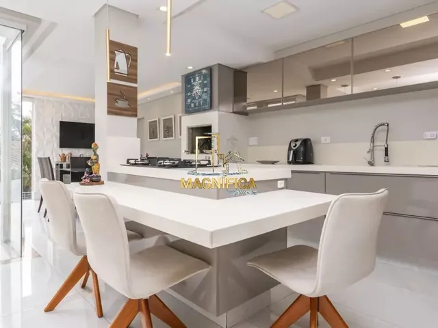 Casa 3 quartos e 4 banheiros, à venda, no bairro Guabirotuba em Curitiba