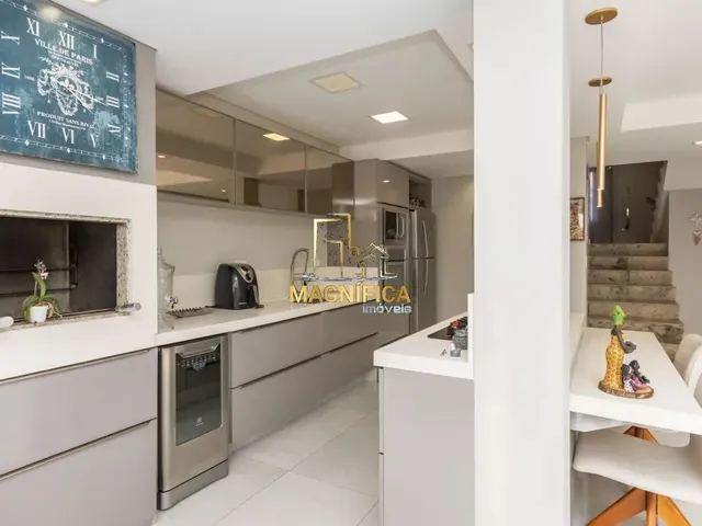 Casa 3 quartos e 4 banheiros, à venda, no bairro Guabirotuba em Curitiba