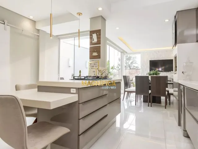 Casa 3 quartos e 4 banheiros, à venda, no bairro Guabirotuba em Curitiba