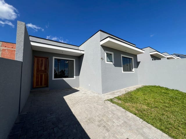 Foto do Casa - CASA COM 03 DORMITÓRIOS LOCALIZADA NO RINCÃO EM COLOMBO POR R$420.000,00 | Azos imóveis