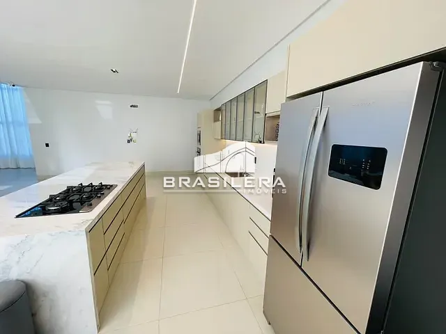 Casa com 1500m² 5 quartos e 8 banheiros, à venda, no bairro Condomínio de Sítios Talismã em Guapó