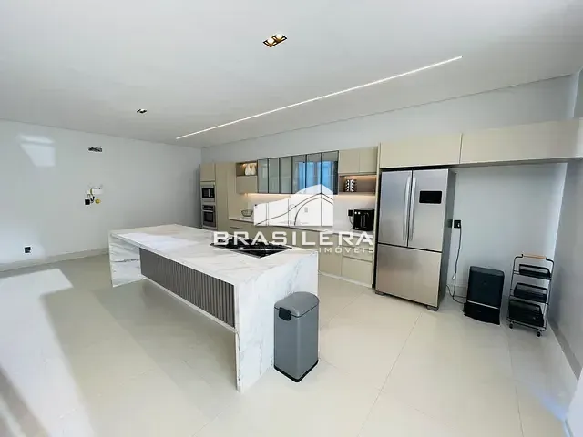 Casa com 1500m² 5 quartos e 8 banheiros, à venda, no bairro Condomínio de Sítios Talismã em Guapó