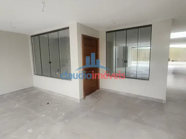 Casa 3 quartos e 4 banheiros, à venda, no bairro Bocaininha em Barra Mansa