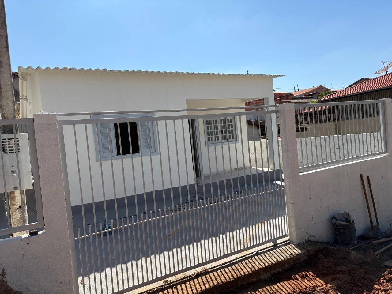 Casa para alugar com 2 quartos, 100m² - Foto 1