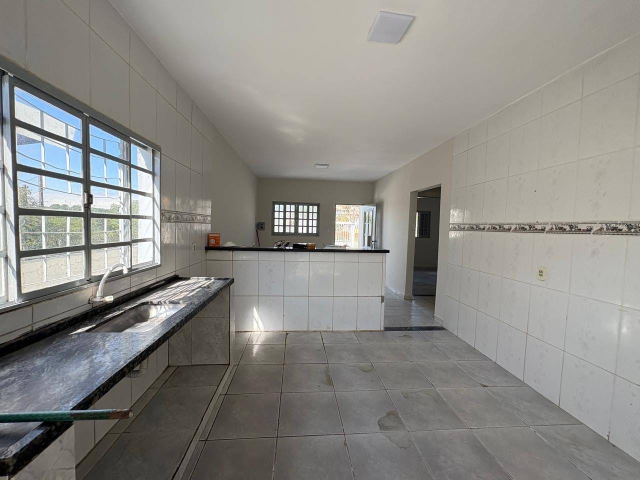 Casa para alugar com 2 quartos, 100m² - Foto 4