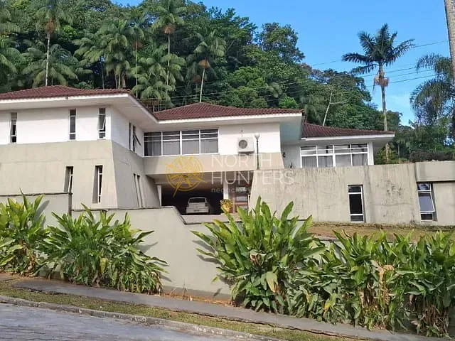 Casa com 547m² 5 quartos e 3 banheiros, à venda, no bairro Saguaçu em Joinville