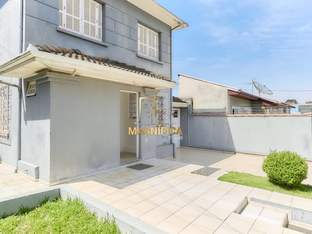 Casa 4 quartos e 4 banheiros, à venda, no bairro Campina do Siqueira em Curitiba