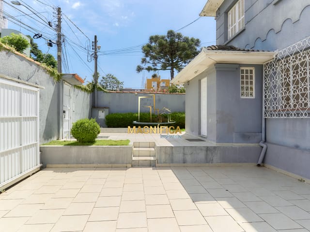 Casa 4 quartos e 4 banheiros, à venda, no bairro Campina do Siqueira em Curitiba