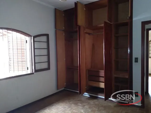 Casa com 800m² 4 quartos e 2 banheiros, à venda ou para alugar, no bairro Centro em Nova Odessa