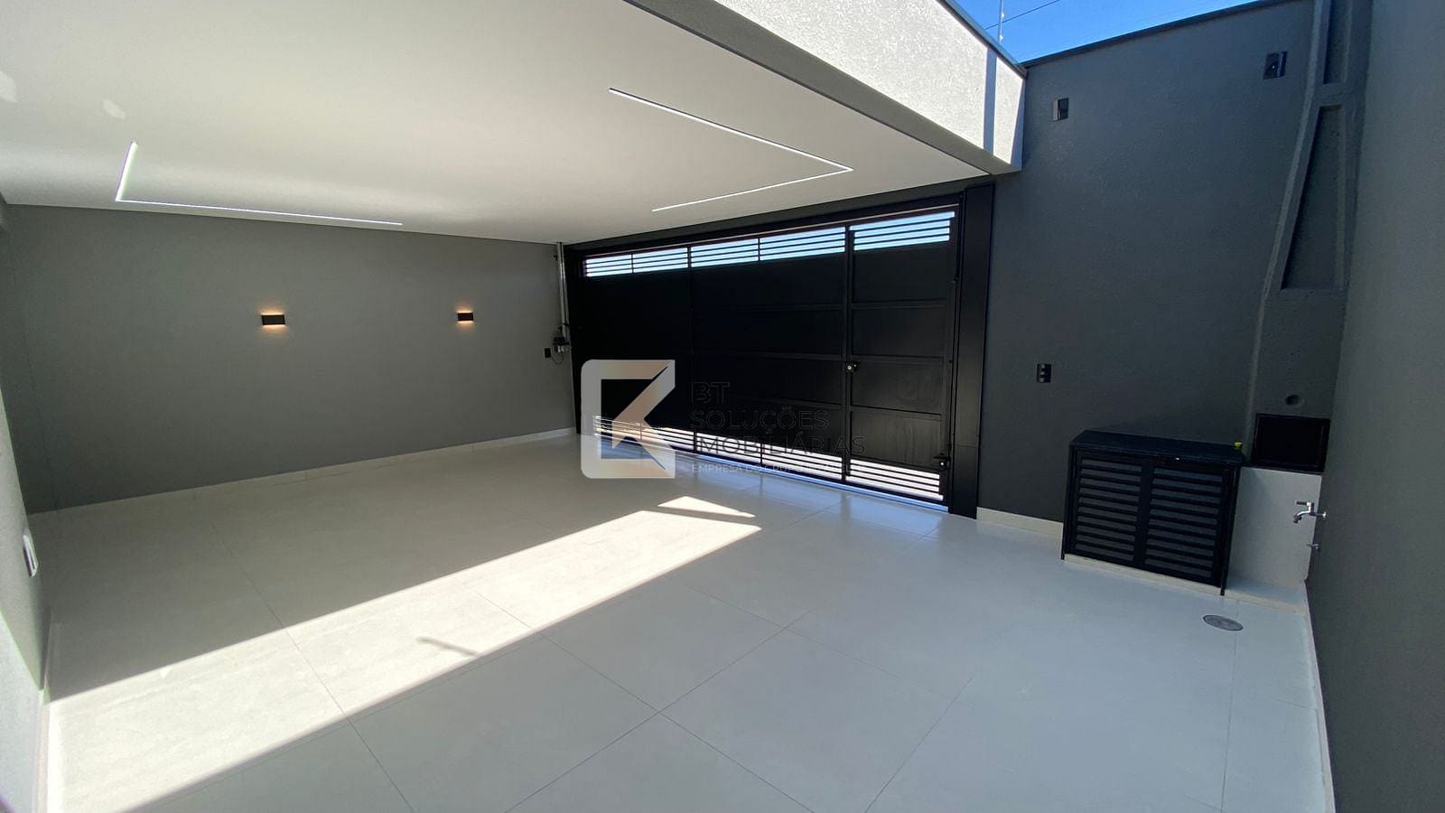 Casa à venda com 3 quartos, 115m² - Foto 1