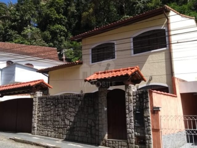 Casa com 400m² 2 quartos e 1 banheiro, à venda, no bairro Saldanha Marinho em Petrópolis