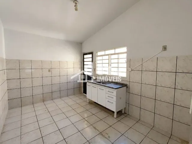 Casa com 100m² 2 quartos e 2 banheiros, para alugar, no bairro Lt João Teixeira Fi em Andradas