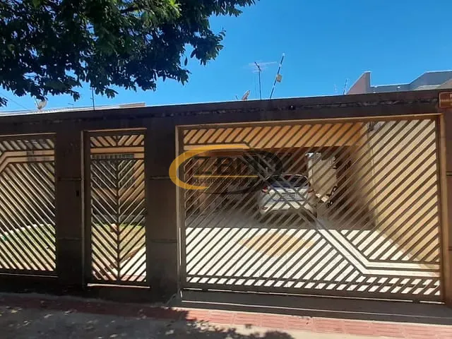 Casa com 250m² 3 quartos e 3 banheiros, à venda, no bairro Jardim Pequena Londres em Londrina