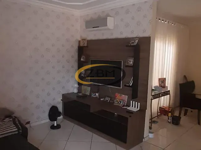 Casa com 250m² 3 quartos e 3 banheiros, à venda, no bairro Jardim Pequena Londres em Londrina