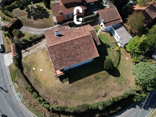 Casa com 860m² 4 quartos e 4 banheiros, à venda, no bairro Vila Nova SuÍça em Campos do Jordão