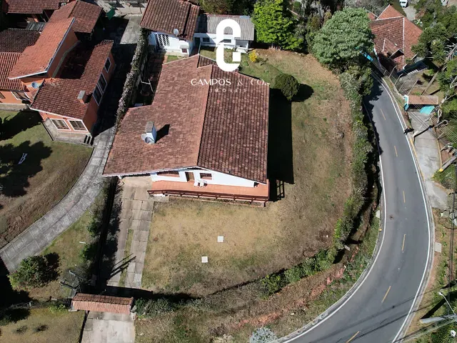 Casa com 860m² 4 quartos e 4 banheiros, à venda, no bairro Vila Nova SuÍça em Campos do Jordão
