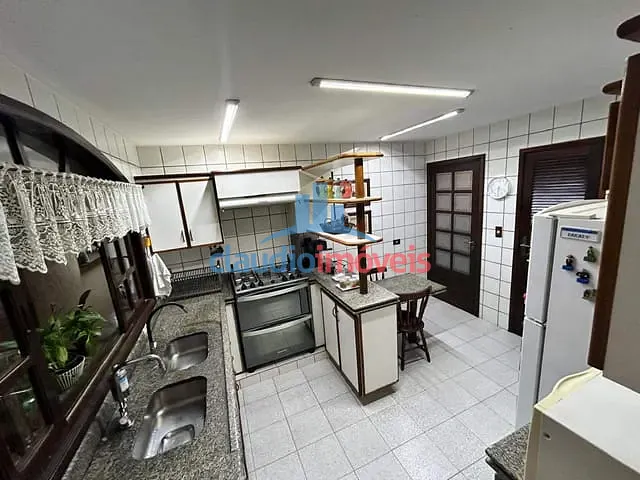 Casa com 360m² 4 quartos e 6 banheiros, à venda, no bairro Nossa Senhora de Fátima em Barra Mansa