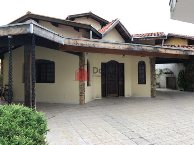 Casa com 720m², à venda, no bairro Jardim Residencial Doutor Lessa em Pindamonhangaba