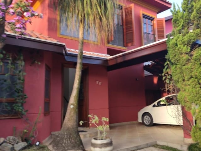 Casa com 390m² 3 quartos e 4 banheiros, à venda ou para alugar, no bairro Urbanova em São José dos Campos