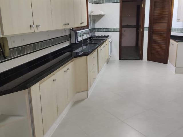 Casa com 390m² 3 quartos e 4 banheiros, à venda ou para alugar, no bairro Urbanova em São José dos Campos