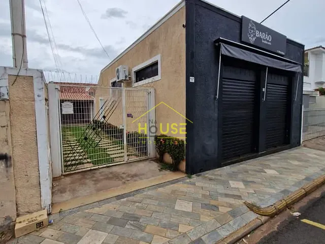 Casa com 300m² 3 quartos e 1 banheiro, à venda, no bairro Patrimônio Novo em Votuporanga