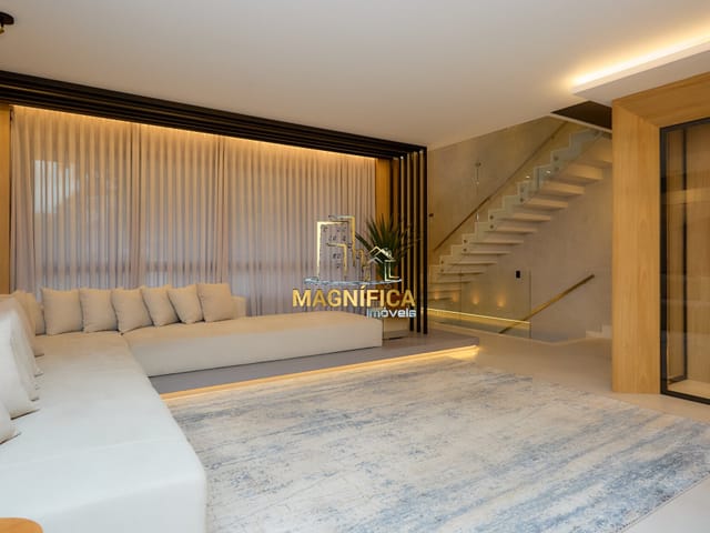 Casa 3 quartos e 7 banheiros, à venda, no bairro Uberaba em Curitiba