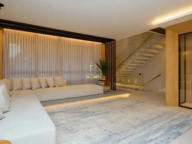 Casa 3 quartos e 4 banheiros, à venda, no bairro Uberaba em Curitiba