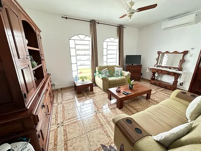 Casa com 188m² 4 quartos e 2 banheiros, à venda, no bairro Jardim das Indústrias em São José dos Campos