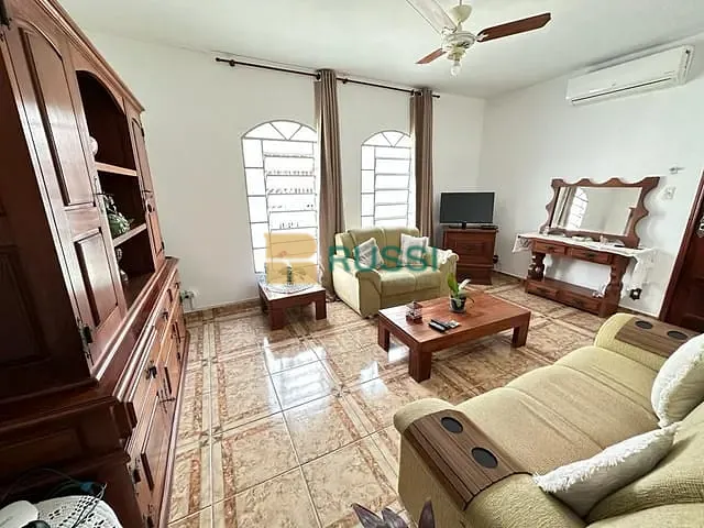 Casa com 188m² 4 quartos e 2 banheiros, à venda, no bairro Jardim das Indústrias em São José dos Campos
